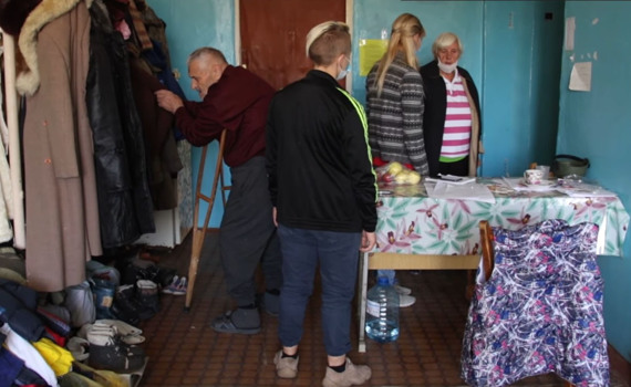 «Ничего не осталось»: где сейчас живут люди, чей дом уничтожил пожар в Луганской области