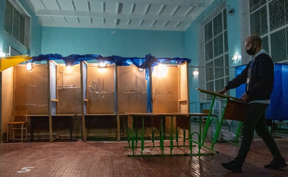 У напівтемряві. Як у Слов’янську голосували та рахували у день та ніч виборів