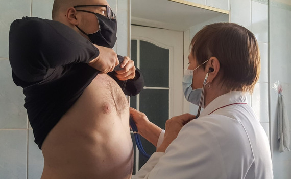 «Одночасно і пацієнт, і лікар». Медики Луганщини розповідають про складну ситуацію з COVID-19
