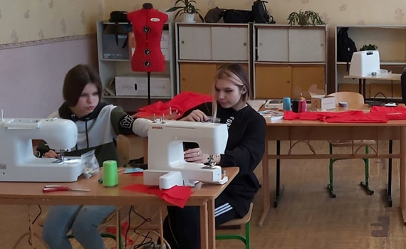 Анне Петриченко удалось открыть швейный класс «под ключ» в Северской школе. И вот зачем