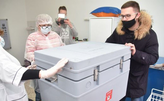 Вакцинация от коронавируса в ОРДЛО. Что известно о Спутнике V и как отреагировали в Украине