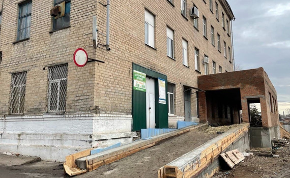 В Покровську проблеми з реконструкцією клінічної лікарні інтенсивного лікування. Що сталося