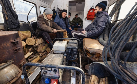 Ремонтируем водоводы под прицелами снайперов. История аварийной бригады в «серой зоне»