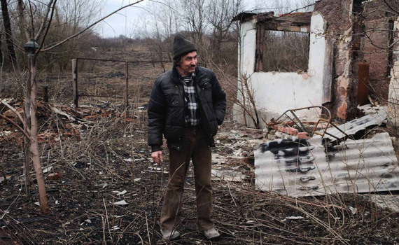 «Живемо влітку без світла, як собаки». Мешканці прифронтової Новоолександрівки про життя в ізоляції