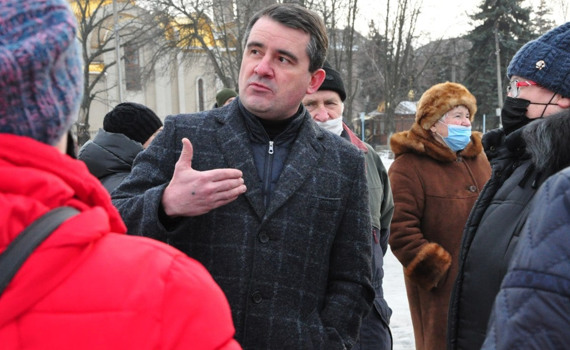 Мэру Славянска надоел балаган на сессиях горсовета. Он хочет ВЦА и перевыборы. Это вообще реально?
