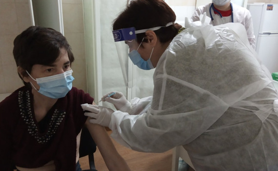 Восток получил первые дозы вакцины Pfizer. Обзор о борьбе с пандемией на Донетчине и Луганщине
