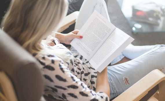 Целимся в самое сердце: как выбрать подарок девушке