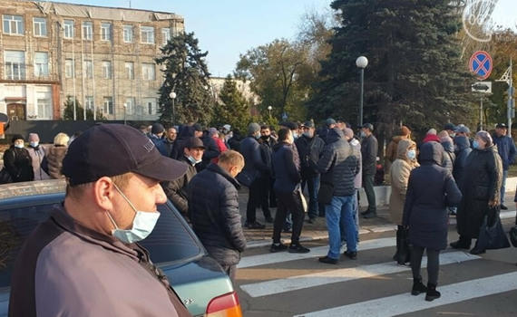 Впервые за три года рабочие "Метинвеста" вышли на протест. Что происходит и при чем здесь ковид