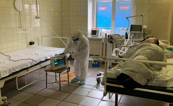 Донетчина заполнила 70% коек, на Луганщине слабо вакцинируют. Что происходит с ковид на востоке