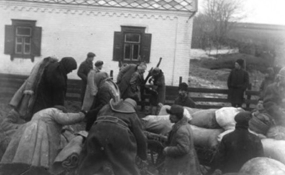 Витрусили все до зернинки. Що реальні свідки згадували про Голодомор на Донбасі