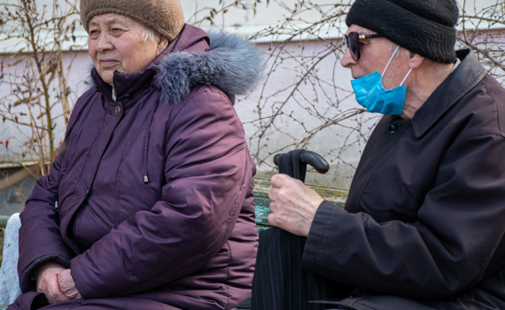 Пенсии и соцвыплаты можно получить на новом месте жительства. Поясняем, как это сделать