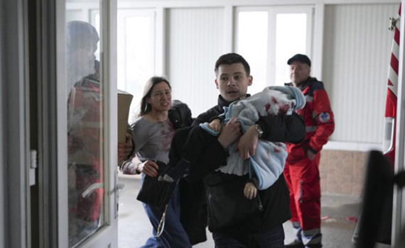 Весь мир увидел Мариуполь в осаде России. Новости об этом - на главной NYTimes и других медиа