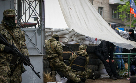 Я живу в Донецке, и меня заставляют воевать с Украиной. Что делать?