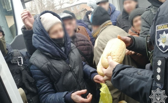 Генетическая память. Как украинцы под бомбежками вспоминают блокадный хлеб и сушат сухари