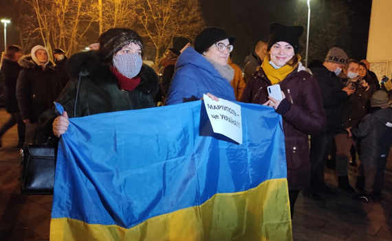 Я вижила під завалами Драмтеатру в Маріуполі. Люди благали про допомогу. Свідчення Галини Кутнякової