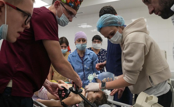 Когда второй ребенок умер у меня на руках, я заплакал. История интерна из Мариуполя