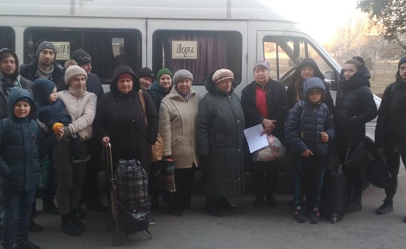 Ми вже вивезли більше 1000 людей з Маріуполя. Денис Мінін про волонтерську ініціативу з евакуації