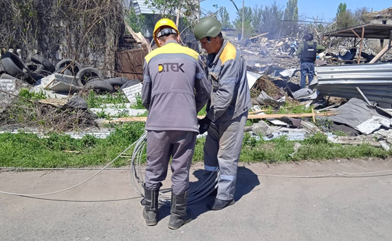 У Дружківці авіаударом російська армія зруйнувала СТО. Бомба вибухнула на очах у сторожа