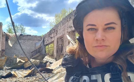 Попала под обстрел — и осталась жива. Журналистка Анастасия Волкова показывает Луганщину в огне