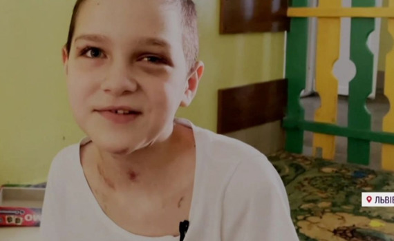 В Угледаре снаряд попал в подвал, где пряталась семья. 10-летняя Вероника ранена и осталась сиротой