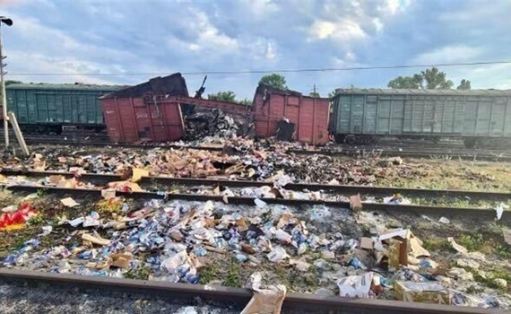 Окупанти знищили вагон з гуманітарною допомогою в Покровську. Але наступного тижня приїде новий