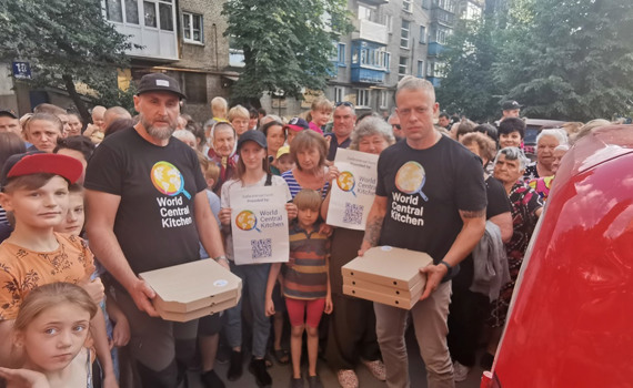 Ми готуємо майже 1000 піц щодня, аби нагодувати мешканців сходу. Наші піцерії досі на лінії вогню