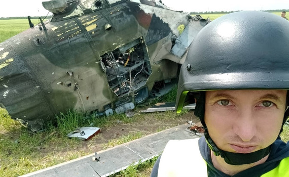 During shelling we were moving forward bypassing craters. Dangers of eastern Ukraine seen by a fixer