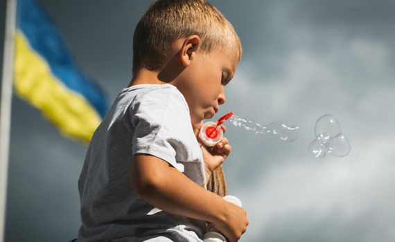 БФ “Діти Героїв” допомагає дітям, які втратили одного або обох батьків
