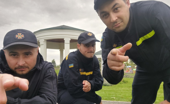Рятувальники з Краматорська створили гурт і читають реп. Він став їхнім спротивом війні