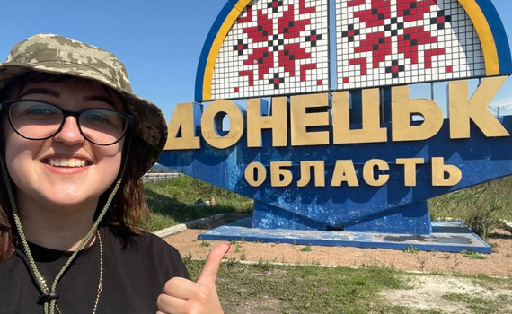 Під звуки вибухів розвантажуємо тонни допомоги. Волонтерка Яна Статна про прифронтову Донеччину