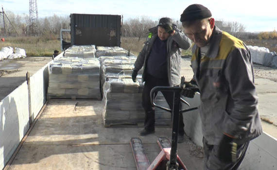 У Слов’янську відновили виробництво керамічних мас. Показуємо, як це відбувається