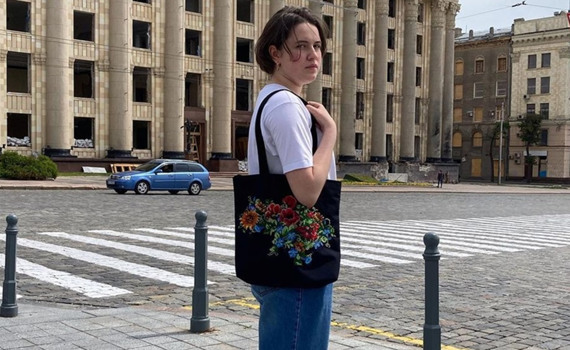 Саша Ткач повернулася до рідної Костянтинівки і виготовляє там свічки. Історія бренду Candlelight.UA