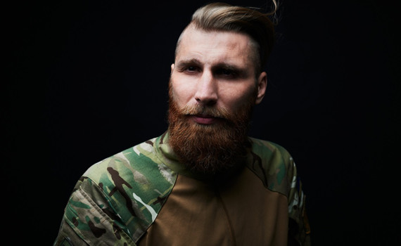 Павло Вишебаба боронить країну на сході і пише вірші. Його дебютна збірка вийшла рекордним накладом