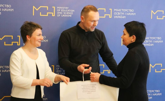 Ноутбуки для освітян: для 55 дитсадків Києва, Бучі та Броварів передано ноутбуки