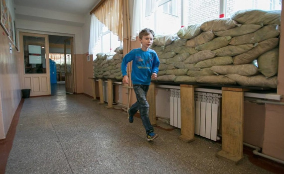 Навчання в бомбосховищах шкіл на Донеччині — нова реальність? Чи відкриють цього року школи офлайн