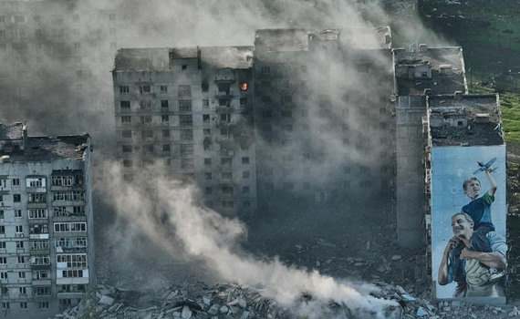 Паралелі двох війн. У Києві відкрили експозицію "Бахмут. Обличчя геноциду 1942/2022"