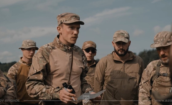 Денис "Редіс" Прокопенко знову в строю. Як відбуваються тактичні навчання "азовців"