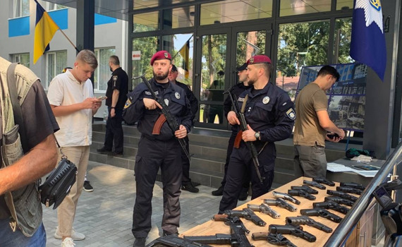 Ірпінь отримав від поліції Маямі 101 одиницю конфіскованої зброї: як це було