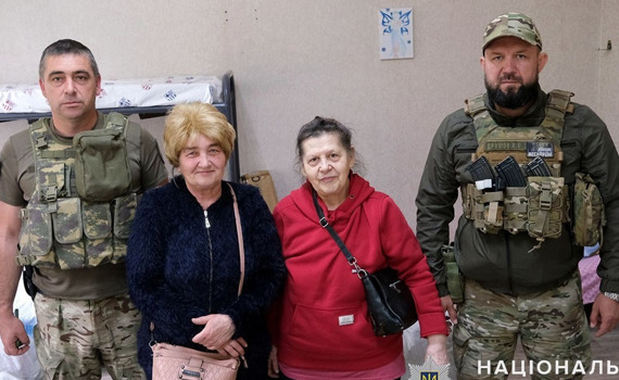Поліцейські евакуювали двох жінок з Вугледару. Понад рік вони мешкали у підземеллі