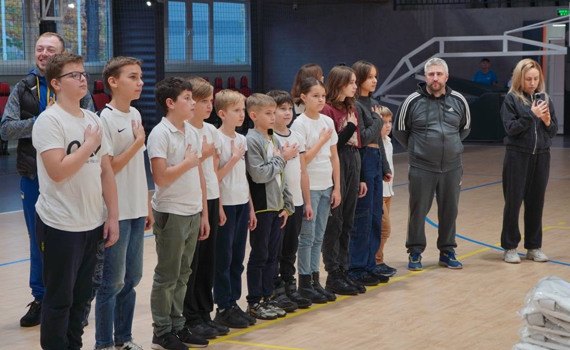 Юних дзюдоїстів з Бучі нагородили кімоно після кемпу в Японії