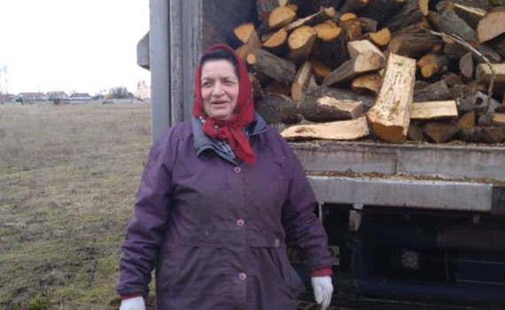Пільговикам в Гостомелі та Ірпені видають дрова на зиму: як отримати