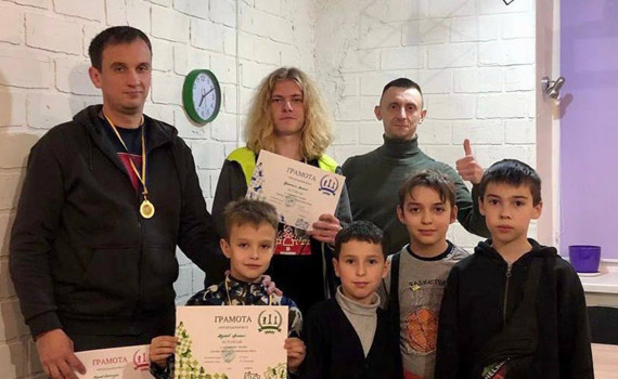 У Бучі шахісти влаштовують інтелектуальні вечори за донати та збирають гроші на ЗСУ