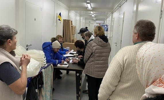Теплі речі та побутова техніка: жителі модульних містечок Бучанської громади отримали допомогу
