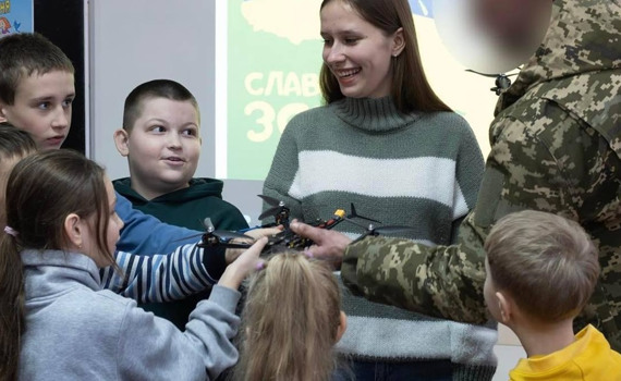 Навчальні заклади Бучанської громади зібрали майже мільйон гривень на дрони для ЗСУ