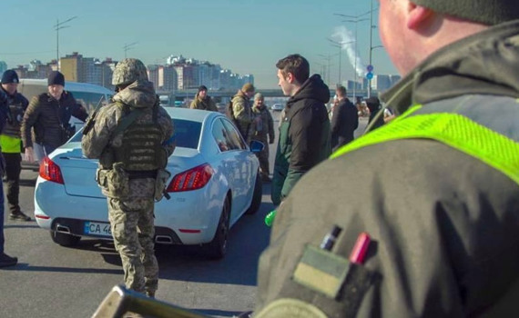 В Києві з'явилось багато блокпостів: навіщо їх встановили та чи можна там отримати повістку від ТЦК