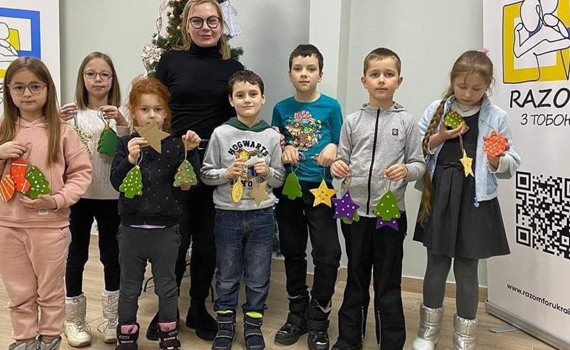 Розпис іграшок та гільз і мандариновий майстер-клас: в Ірпені та Бучі дітей залучають до творчості