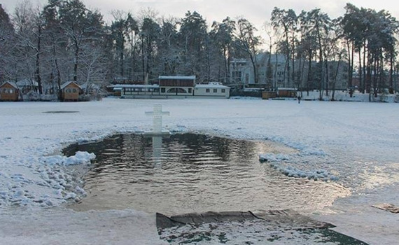 Водохреще святкуватимуть 6 січня: розклад богослужінь і локації для купання в Ірпені та Гостомелі