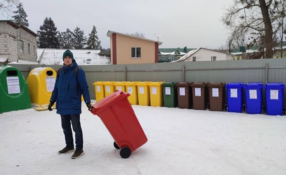 Переробка сміття та донати на ЗСУ: у Бучі відкрився перший у районі Екохаб
