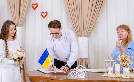 Скільки пар наречених одружилось у Бучі та Ірпені в День закоханих