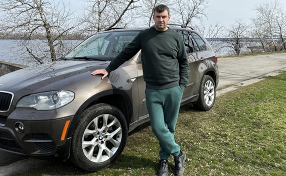 В евакуації Олександр Семенов відкрив автомайстерню у Дніпрі. До цього працював на шахті в Торецьку